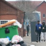 Les demandeurs d’asile logent dans des casernes “sales”, “pauvres” et “dangereuses” pendant la pandémie Les demandeurs d'asile logent dans des casernes `` sales '', `` pauvres '' et `` dangereuses '' pendant la pandémie