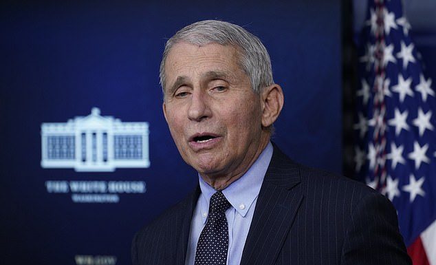 Dr Fauci, le plus grand expert américain en coronavirus, salue le succès de l’Australie Le Dr Fauci (photo), qui a été rejoint par le médecin-chef Paul Kelly dans une discussion en ligne mercredi matin, a déclaré que l'Australie s'était bien comportée pendant la pandémie par rapport à d'autres pays.